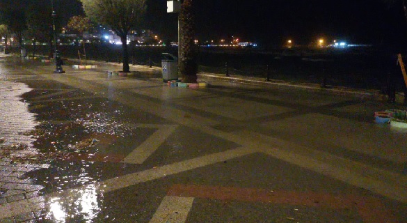 Foto - Yağışlar başladı, yollar göle döndü