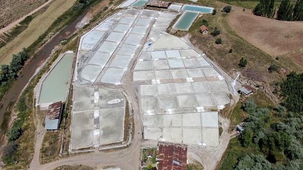 Foto - Yağışlar tuz hasadını etkiledi