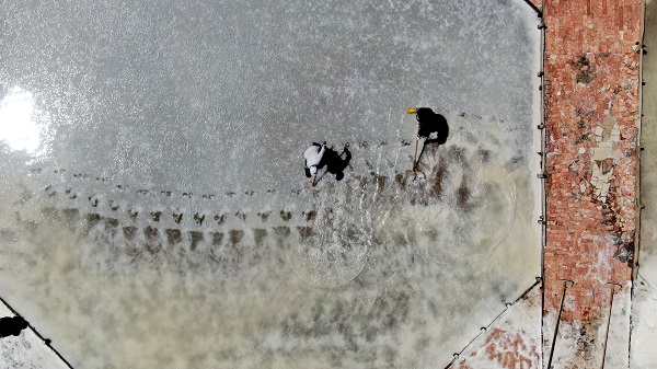 Foto - Yağışlar tuz hasadını etkiledi