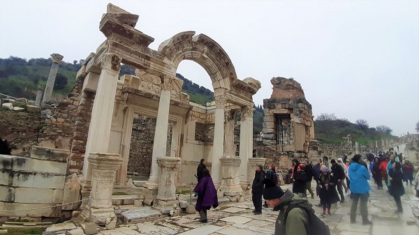 Foto - Yağmur çamur dinlemediler! Antik hikayeleri böyle dinlediler