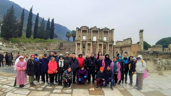 Foto - Yağmur çamur dinlemediler! Antik hikayeleri böyle dinlediler