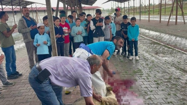 Foto - Yağmur duası esnasında yağmur başladı!
