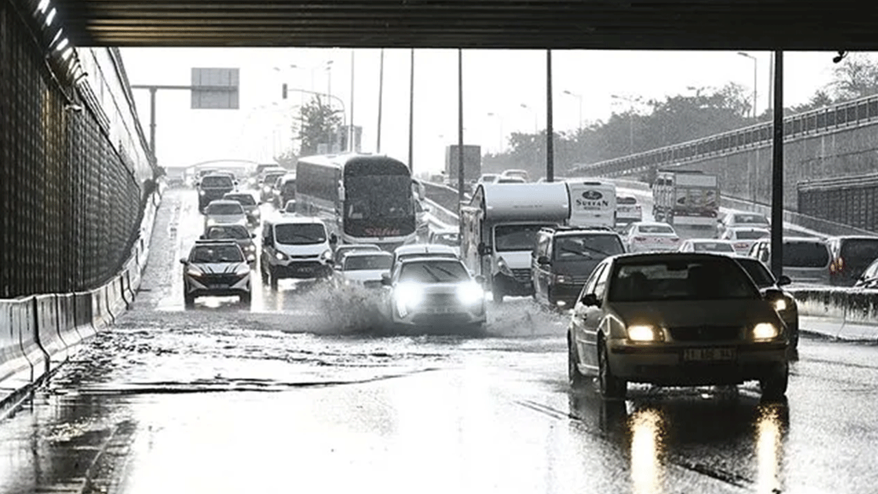 Foto - Yağmur gören Ankara yine sele teslim: CHP'li Mansur her zamanki gibi sınıfta kaldı