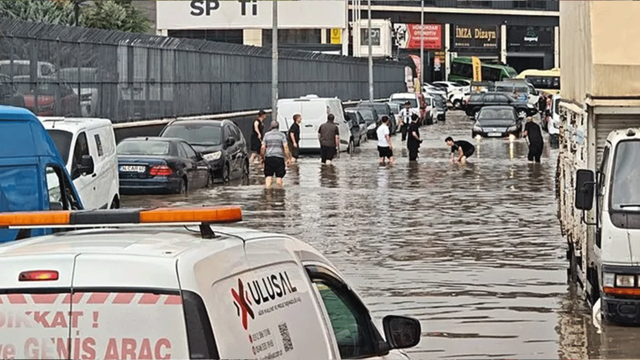 Foto - Yağmur gören Ankara yine sele teslim: CHP'li Mansur her zamanki gibi sınıfta kaldı