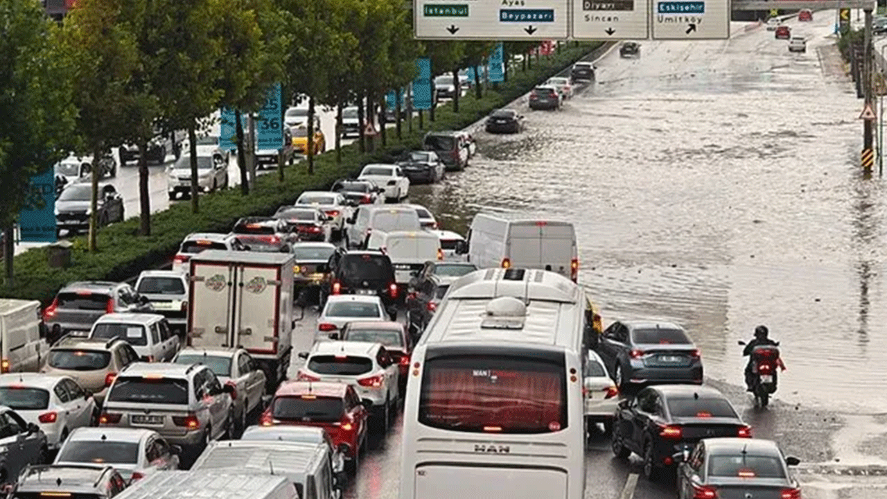 Yağmur gören Ankara yine sele teslim: CHP'li Mansur her zamanki gibi sınıfta kaldı