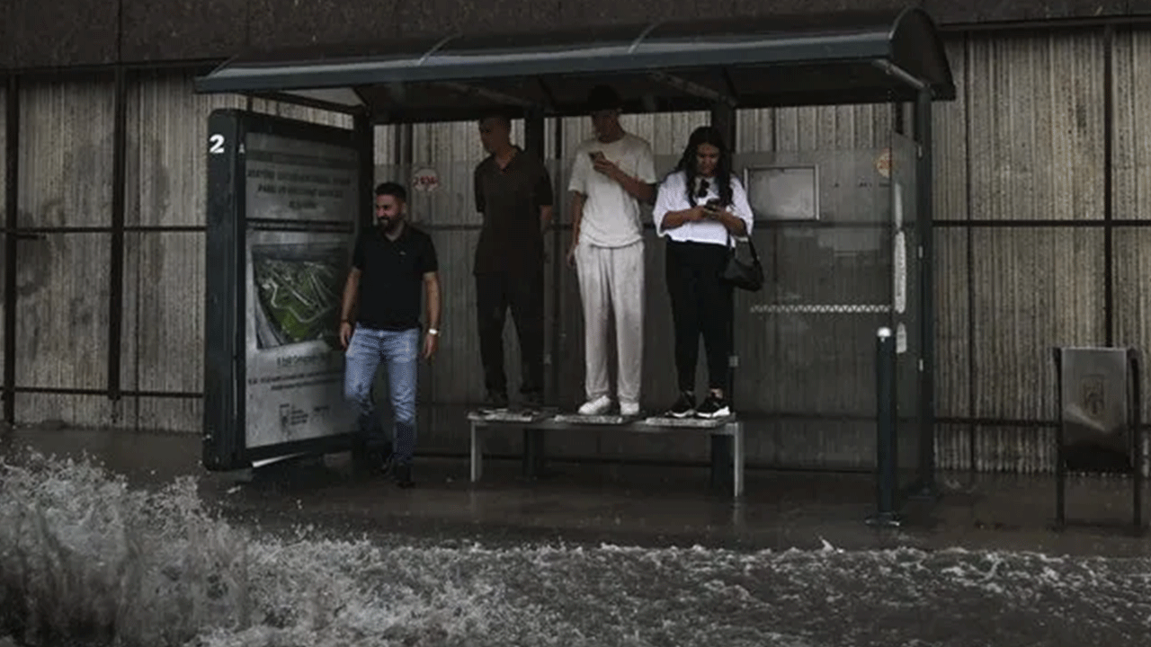 Foto - Yağmur gören Ankara yine sele teslim: CHP'li Mansur her zamanki gibi sınıfta kaldı