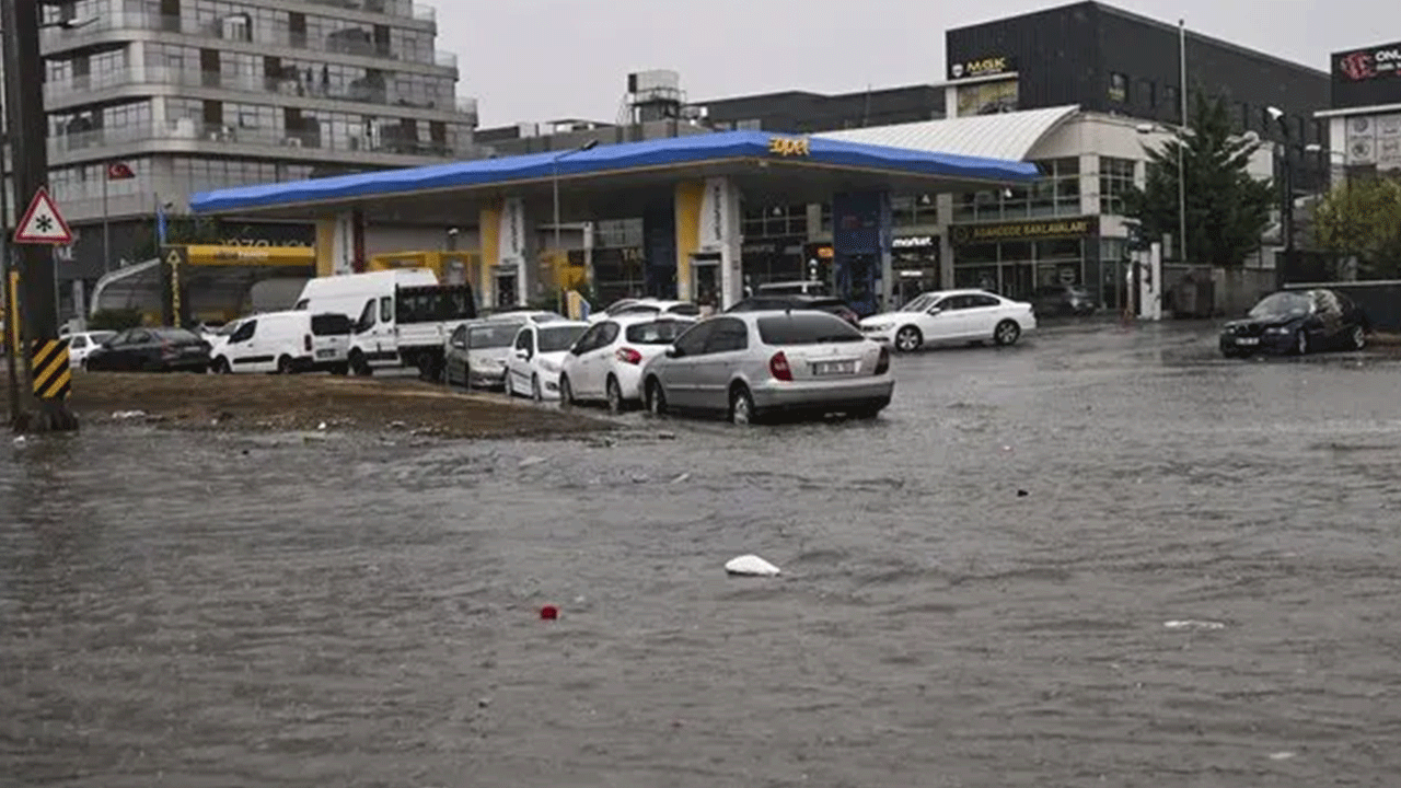 Foto - Yağmur gören Ankara yine sele teslim: CHP'li Mansur her zamanki gibi sınıfta kaldı