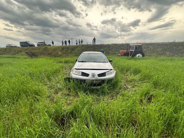 Yağmurlu havada kontrolden çıkan araç kaza yaptı: 1 yaralı