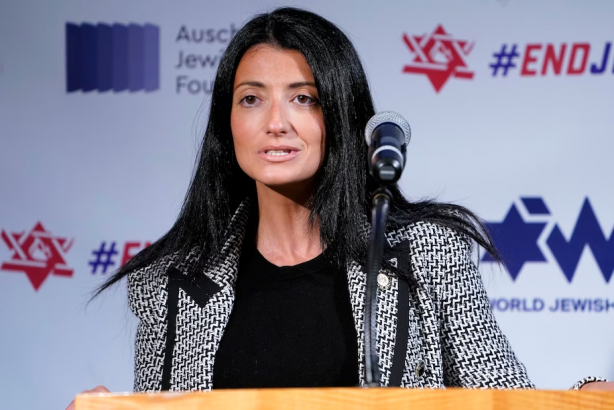 Yahudi asıllı meclis üyesinden skandal hareket! Görüyor musun sen şu alçağı