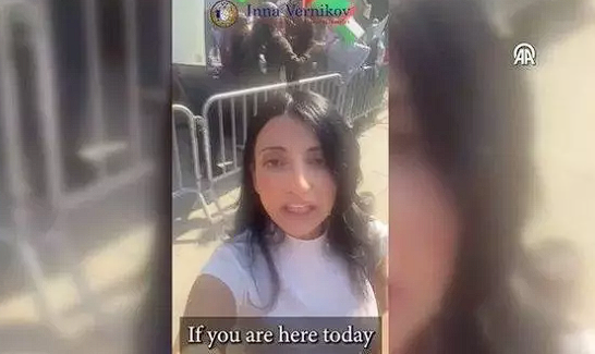 Foto - Yahudi asıllı meclis üyesinden skandal hareket! Görüyor musun sen şu alçağı