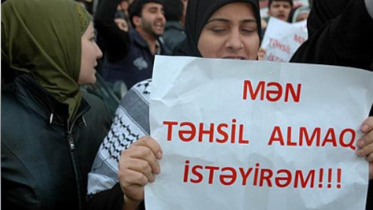 Foto - Yahudi kipası serbest başörtüsü yasak! Azerbaycan'da neler oluyor?