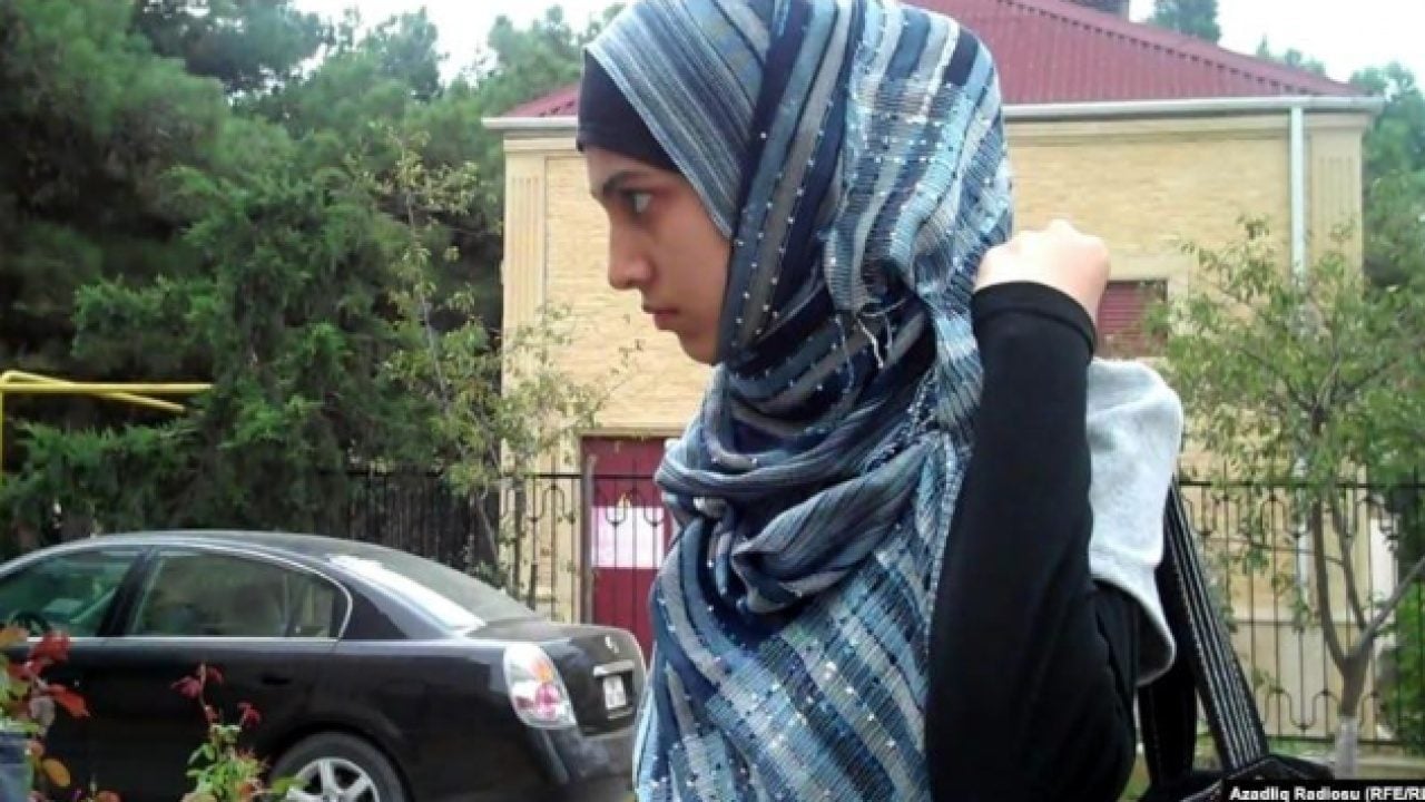 Foto - Yahudi kipası serbest başörtüsü yasak! Azerbaycan'da neler oluyor?