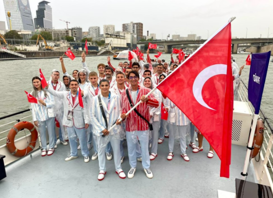 Foto - Yahudilerin oyuncağı olduk! O kıyafetin nerede kullanıldığını duyunca şok olacaksınız.