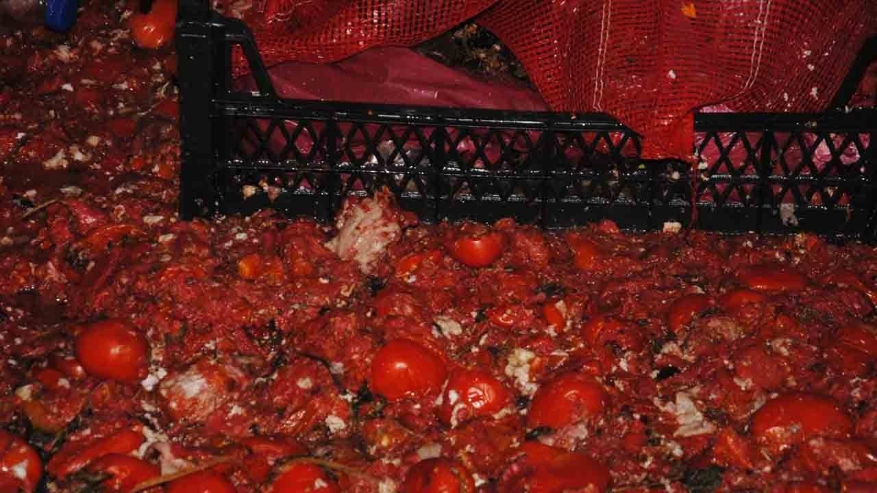 Yakalanmasa vatandaşa yedireceklerdi: Zabıta denetiminde iğrenç manzara