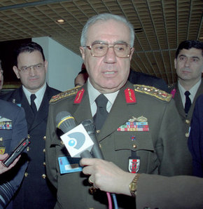 Foto - Yakın koruması aşağılık hakareti yıllar sonra ilk kez anlattı: İsmail Hakkı Karadayı, Başbakan Erbakan'ın karşısında küçük abdestini yaptı!