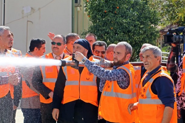 Foto - Yalılarda viski yudumlayıp onları hedef alanlar görsün! İmamlardan laikçilere ibretlik ders