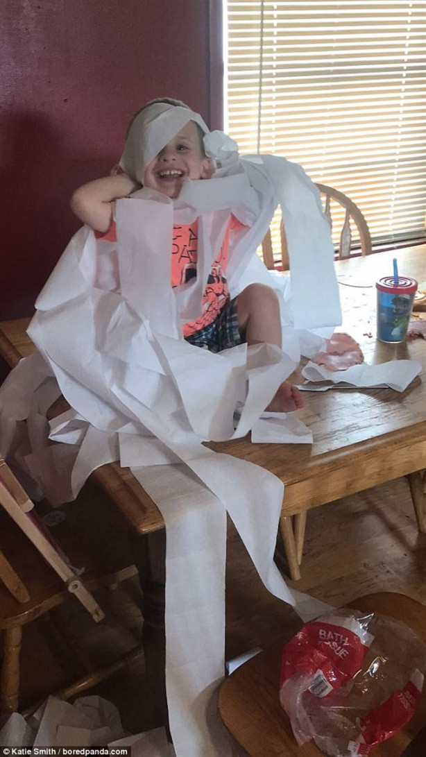 Foto - Yalnız kalan çocuklar öyle yaramazlıklar yaptı ki!