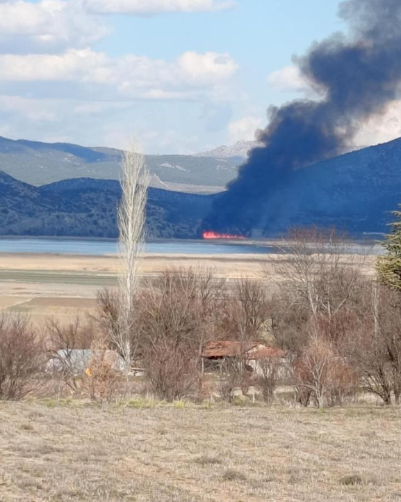 Foto - Yamadı Gölü yanıyor
