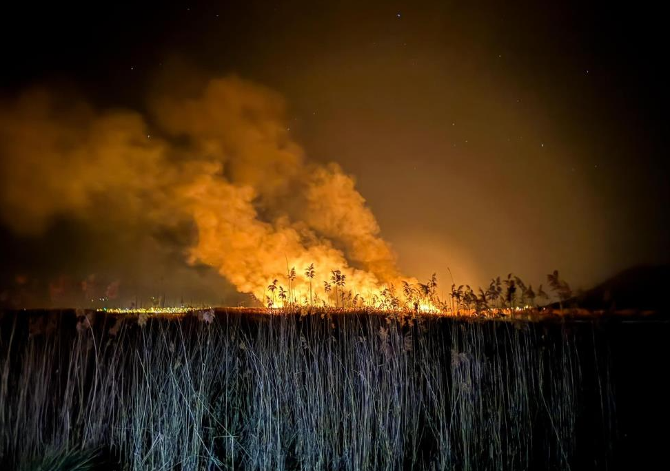Yamadı Gölü yanıyor