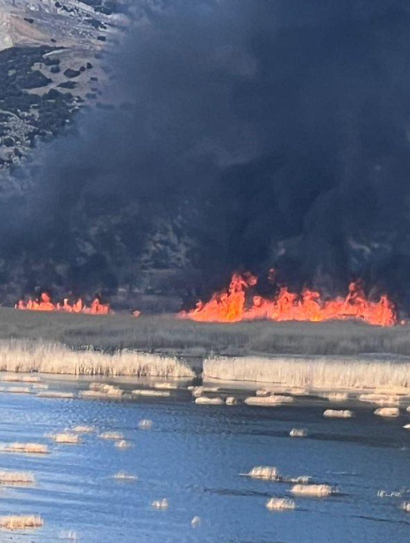 Foto - Yamadı Gölü yanıyor