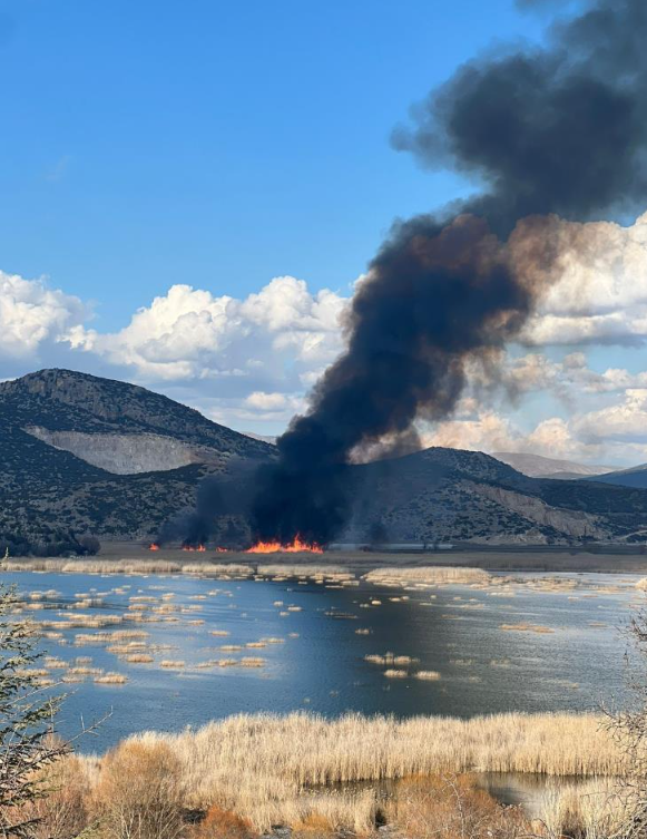 Foto - Yamadı Gölü yanıyor