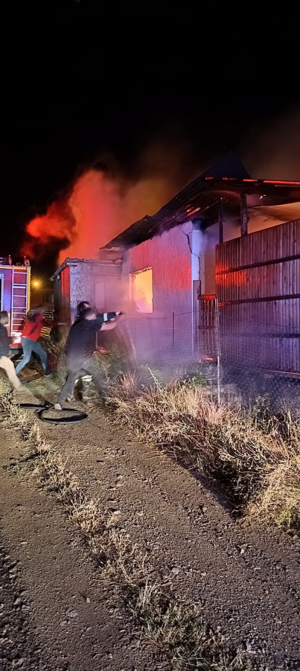 Foto - Yanan evde patlama 