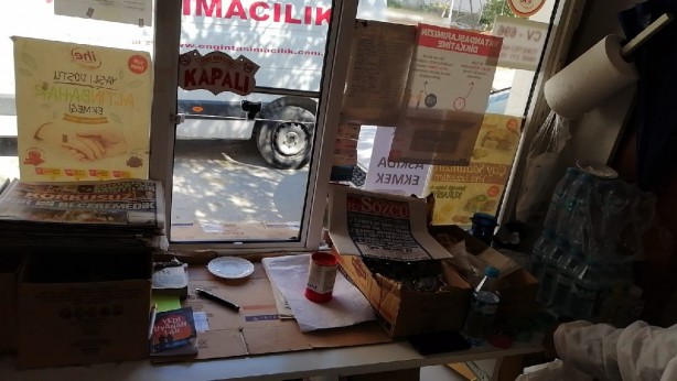 Foto - Belediye ekipleri Halk Ekmek bayilerine Sözcü paçavrasını bedava dağıtmaya başladı.