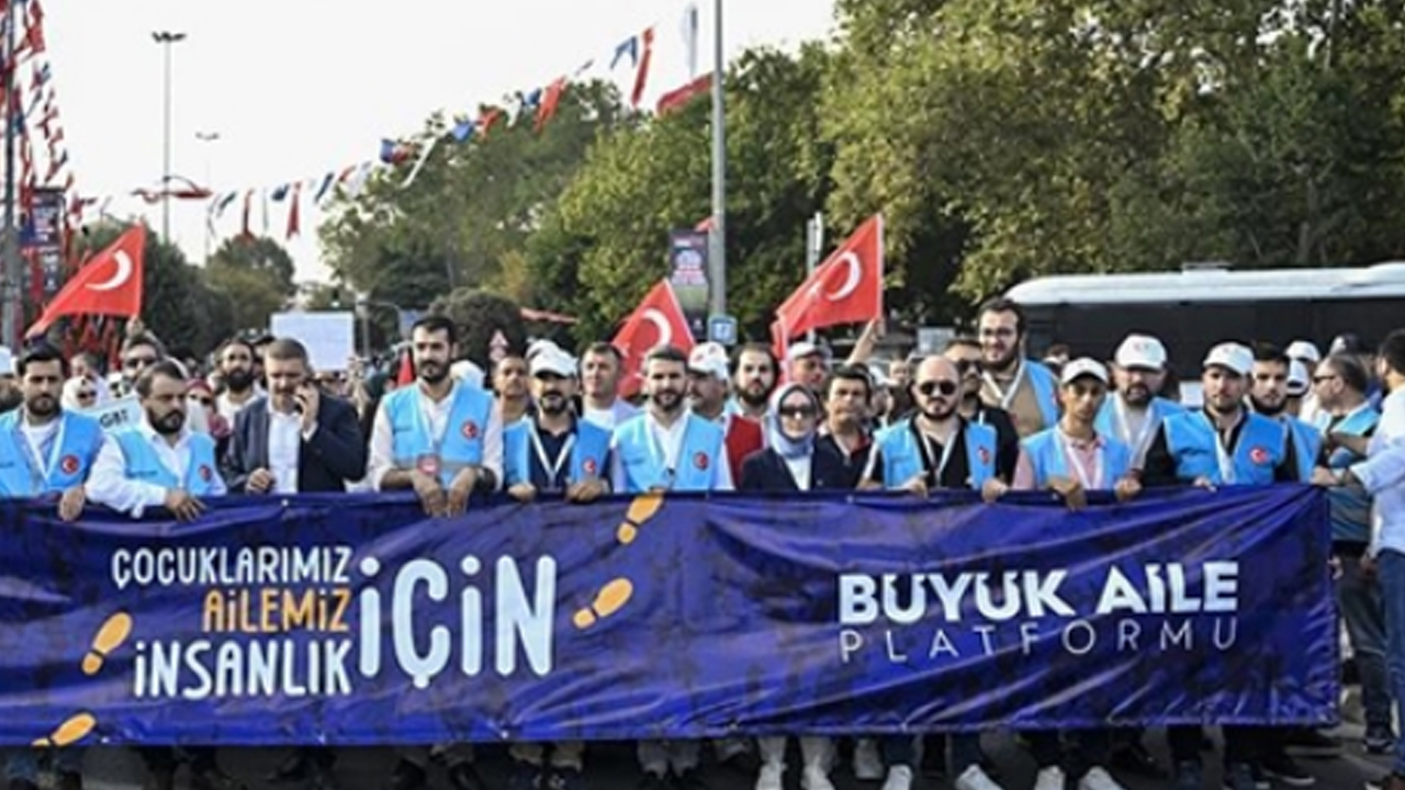 Yandı Esra, yandı Müge… Gündüz kuşağı programları için harekete geçtiler! 81 il imza topluyor