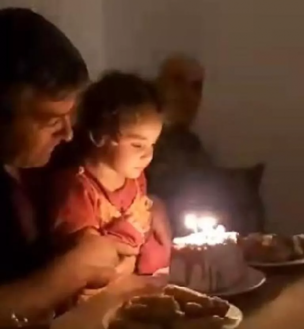 Foto - Yangın faciası! Çocuklarını balkondan atarak kurtaran anne...