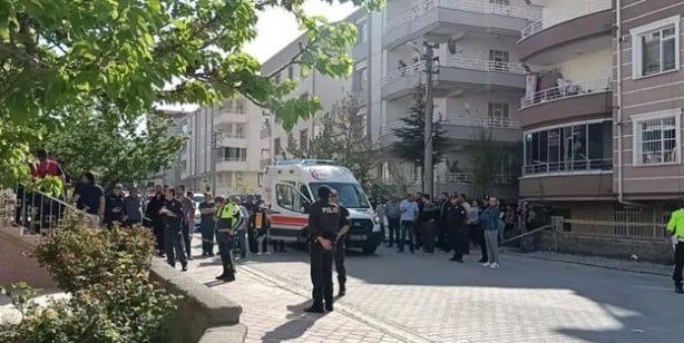 Foto - Yangın faciası! Çocuklarını balkondan atarak kurtaran anne...
