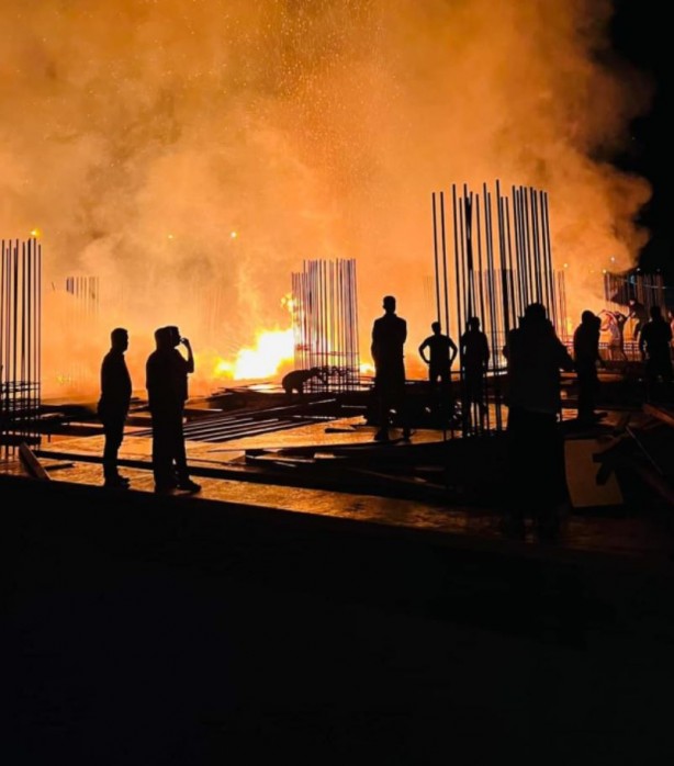Foto - Yangın inşaatı devam eden Şırnak Bölge Hastanesi'ni küle çevirdi