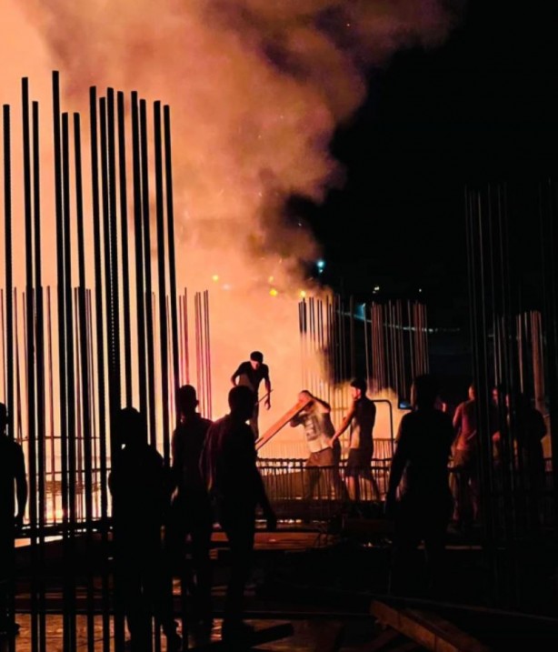 Foto - Yangın inşaatı devam eden Şırnak Bölge Hastanesi'ni küle çevirdi