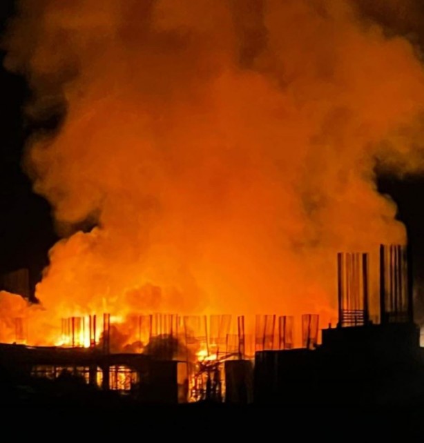 Foto - Yangın inşaatı devam eden Şırnak Bölge Hastanesi'ni küle çevirdi