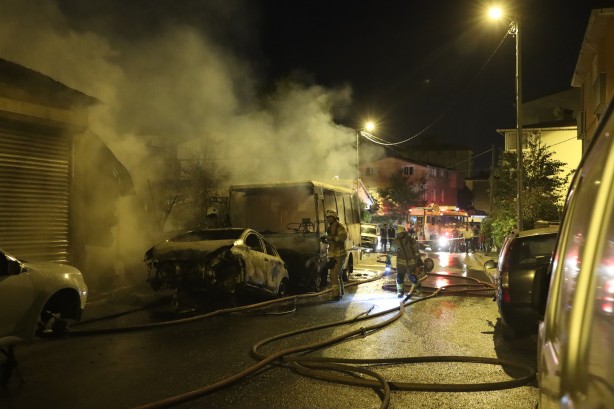 Foto - Yangın otomobilde çıktı! İş yerine de sıçradı