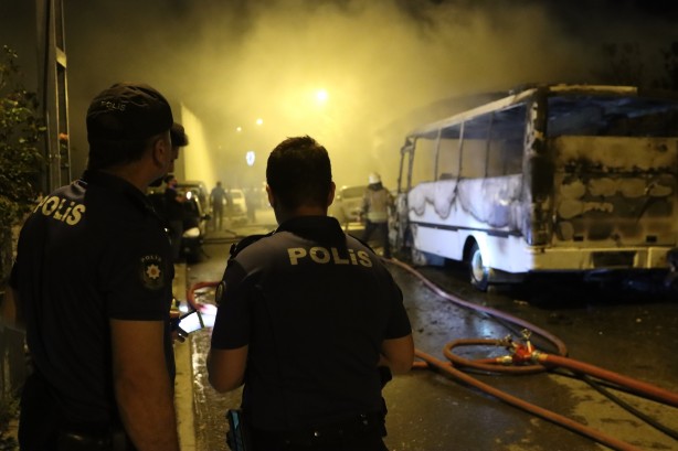 Foto - Yangın otomobilde çıktı! İş yerine de sıçradı