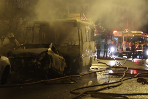 Yangın otomobilde çıktı! İş yerine de sıçradı