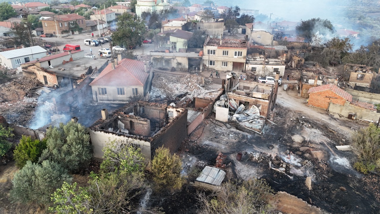 Foto - Yangın sonrası ilk görüntüler! Saçaklı işte bu hale geldi