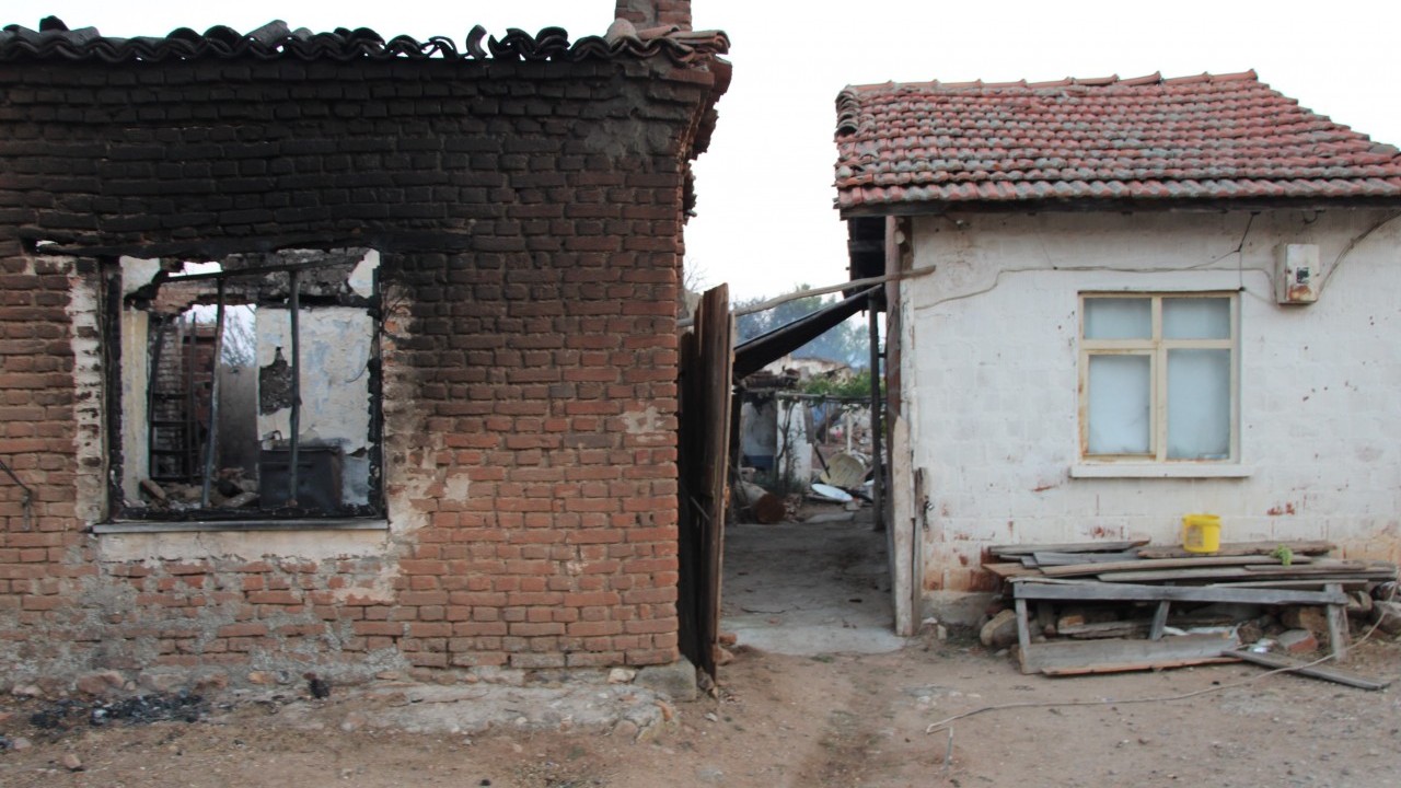 Foto - Yangın sonrası ilk görüntüler! Saçaklı işte bu hale geldi