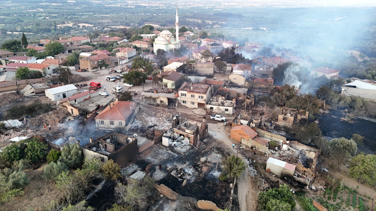 Foto - Yangın sonrası ilk görüntüler! Saçaklı işte bu hale geldi