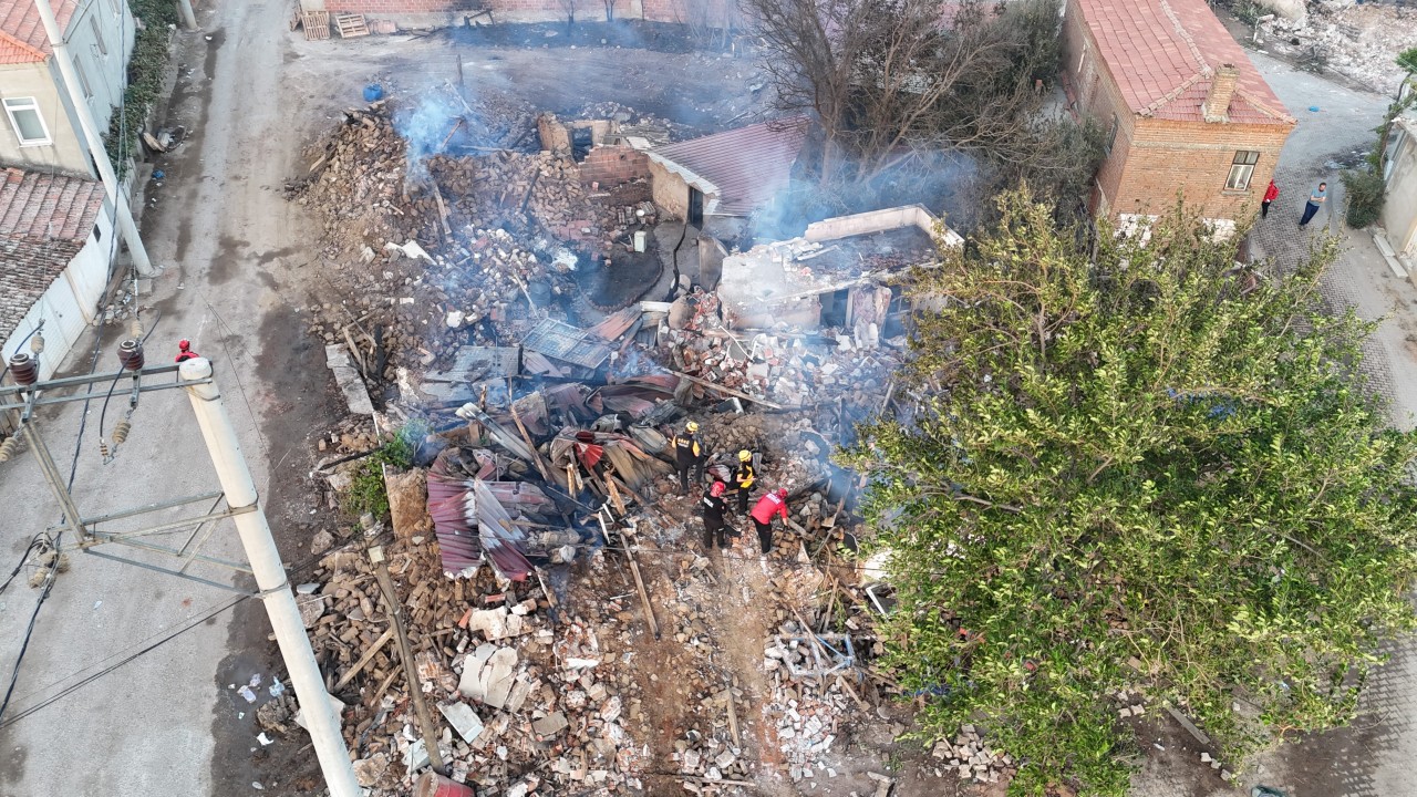 Foto - Yangın sonrası ilk görüntüler! Saçaklı işte bu hale geldi