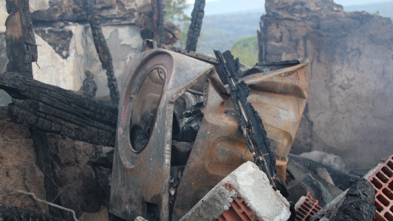 Foto - Yangın sonrası ilk görüntüler! Saçaklı işte bu hale geldi