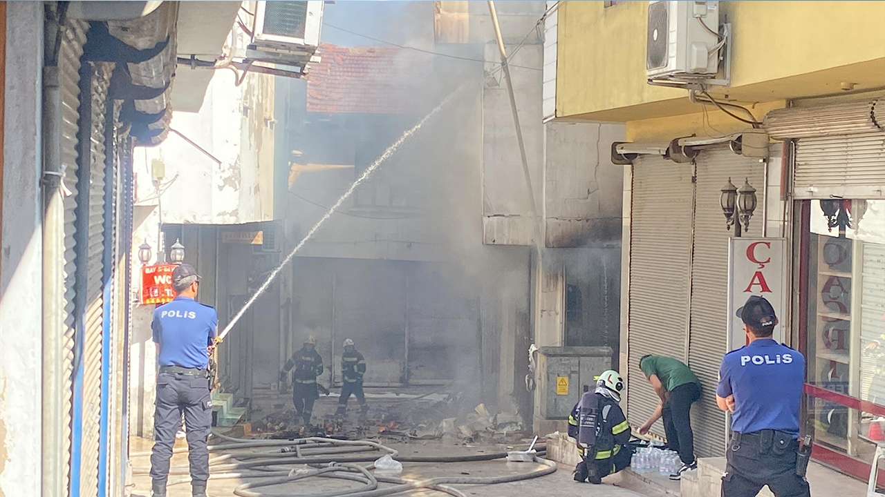 Foto - Yangına helikopterle müdahale ediliyor: Tarihi Kaleiçi Çarşısı yanıyor