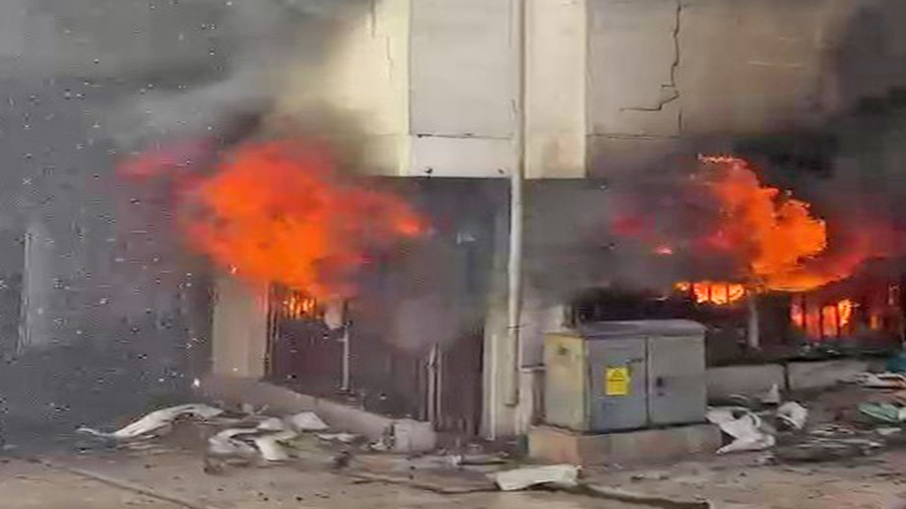 Foto - Yangına helikopterle müdahale ediliyor: Tarihi Kaleiçi Çarşısı yanıyor