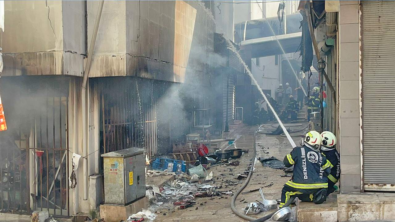 Foto - Yangına helikopterle müdahale ediliyor: Tarihi Kaleiçi Çarşısı yanıyor