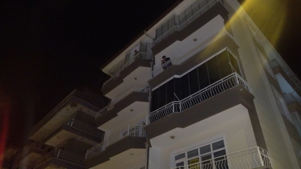 Foto - Yangına uykuda yakalanan aile, komşularının dikkati sayesinde kurtuldu