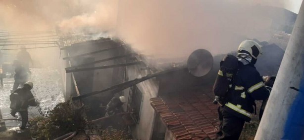 Foto - Yangında ev küle döndü, Kur'an-ı Kerim sayfaları zarar görmedi!