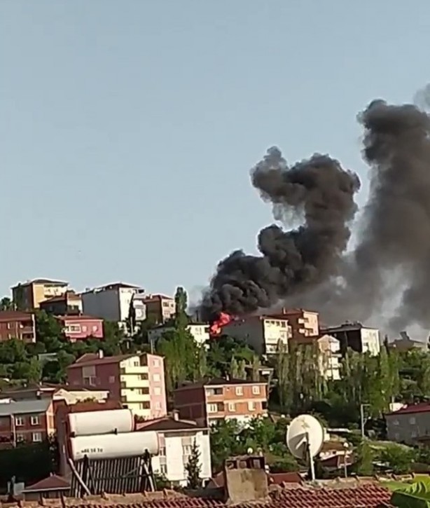 Yangında ev küle döndü, Kur'an-ı Kerim sayfaları zarar görmedi!