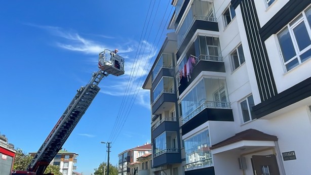 Foto - Yangında mahsur kaldılar! 2 kardeşi itfaiye kurtardı
