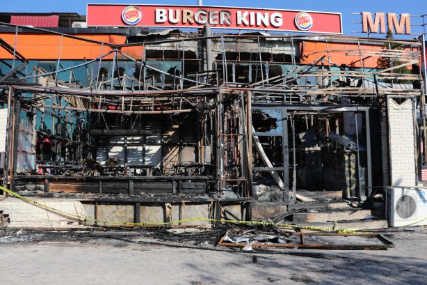 Yangında malını kavgada canını kaybetti!