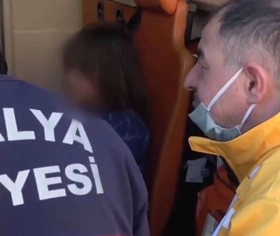 Foto - Yangından kurtulan çocuk! Öyle bir şey söyledi ki Türkiye’nin yüreğini burktu ‘Annemin parası yok götürmeyin’